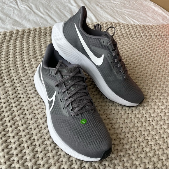 Other - NWT Nike Air Zoom Pegasus 39 Sneakers